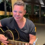 Eduardo Costa aconselha...