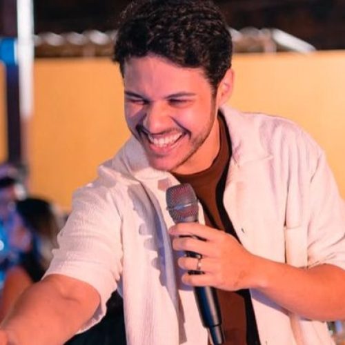 Quem é Artur Damazo, referência em canto e comunicação vocal?