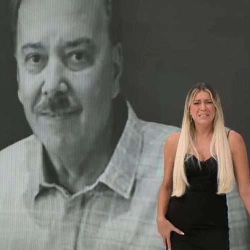 Renata Fan se emociona ao falar da morte do pai ao vivo