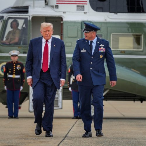 2025-08-04T113338Z_1_LYNXMPEL730FC_RTROPTP_4_EUA-TRUMP-DEMISSAO-EXPLICA.jpg