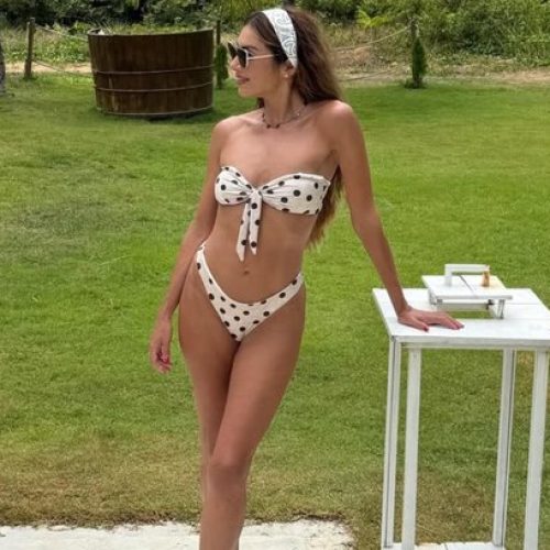 Patrícia Poeta elege biquíni de bolinha para férias do "Encontro"