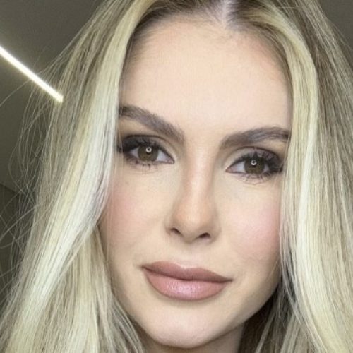 Bárbara Evans exibe cicatriz de abdominoplastia: "Toda costurada"