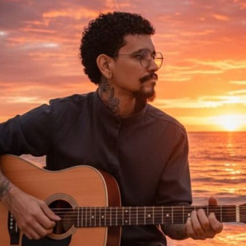Quem é Pedro Santos, artista que une música e tatuagem