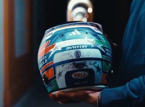 Capacete-Kimmi-Antonelli-e1747349897606.jpg