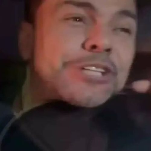 Zezé Di Camargo fica com cabeça presa em janela de carro; vídeo