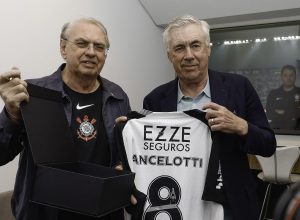 ancelotti-jogo-corinthians-camisa-osmar-stabile1-e1748816065188.jpg