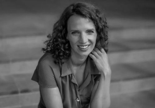 Atriz é achada morta em floresta após sair com 'velha amiga'