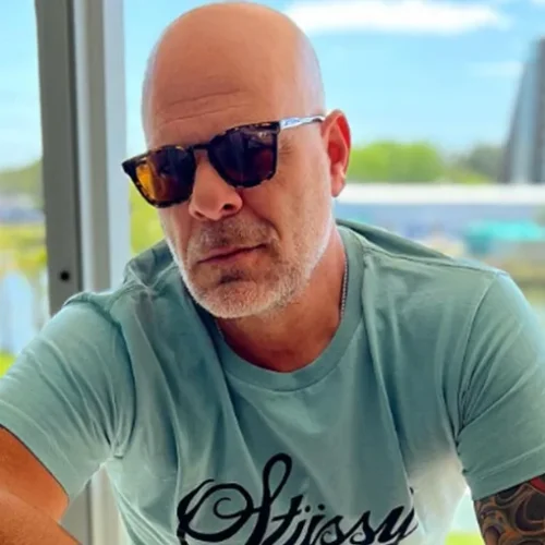 ‘O cérebro está falhando’, detalha a esposa de Bruce Willis ao falar sobre o atual estado de saúde do ator