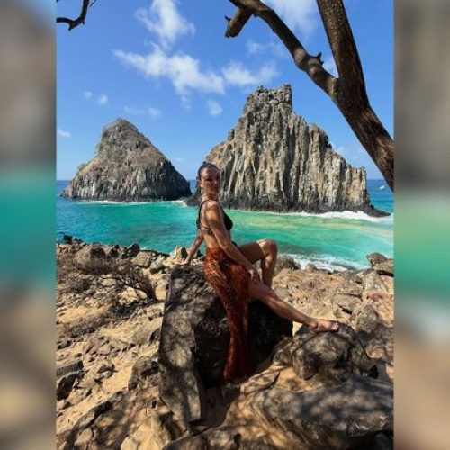 Ísis Valverde curte últimos dias do ano em Fernando de Noronha