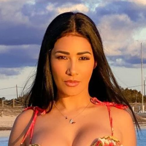 Simaria publica foto íntima por engano e apaga em seguida; veja