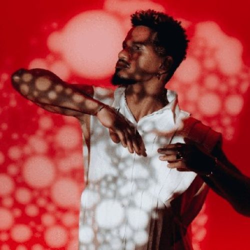 Zé Manoel estreia "Do Sambalanço ao Pagode 90" no Sesc Pinheiros