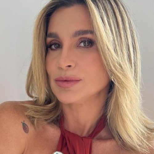 De biquíni, Flávia Alessandra curte dia de praia no Rio