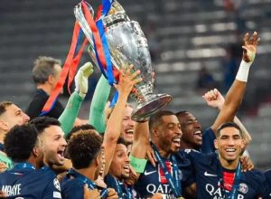 jogadores-psg-comemoram-champions.webp.jpeg