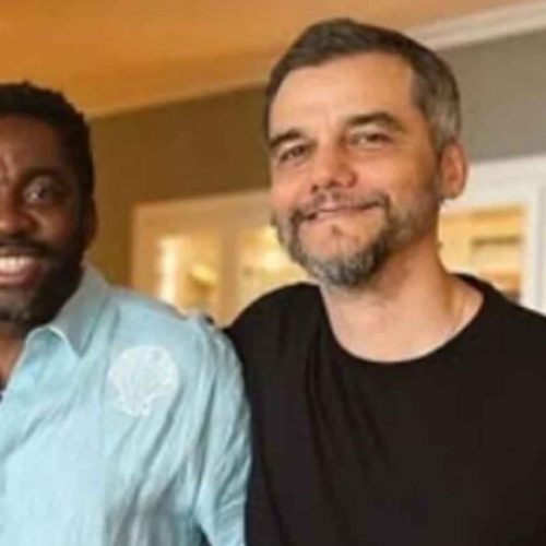 Oscar 2026: Lázaro Ramos embarca para ir à cerimônia com Wagner Moura