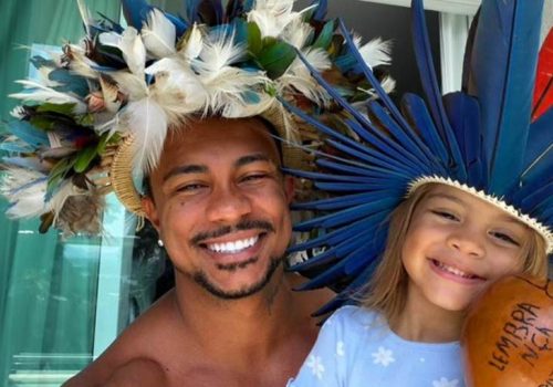 Xamã surge ao lado da filha caçula e encanta a web